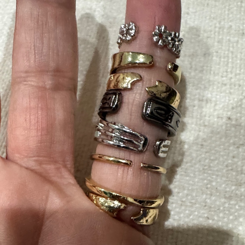 Toe Ring Set - Fashion 8 Pack Adjustable sizing - Picture 3 of 4